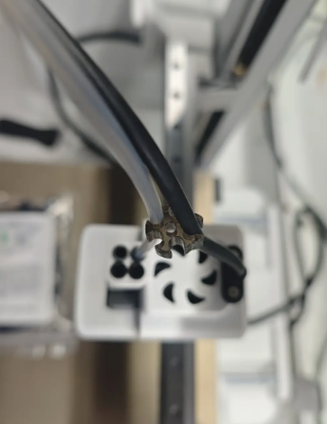 Toolhead Cable into the slot (2)