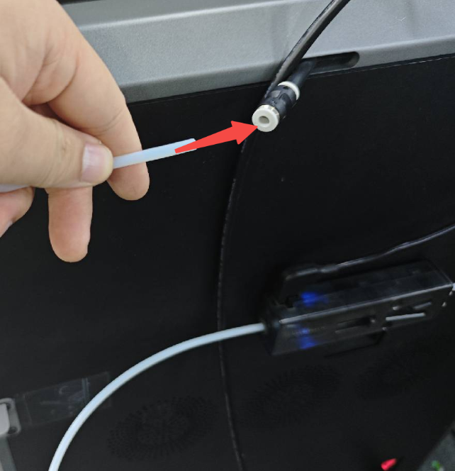 Insert the PTFE tube (teflon tube)
