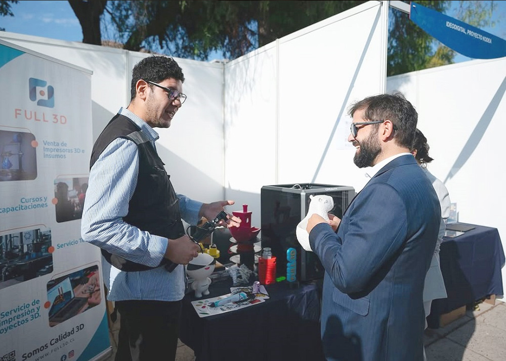 Regreso a clases con IA: el presidente Gabriel Boric asiste al evento