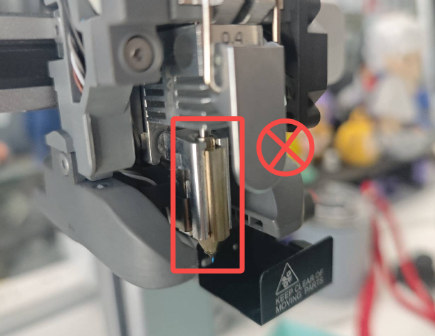 Do not touch the nozzle after heating