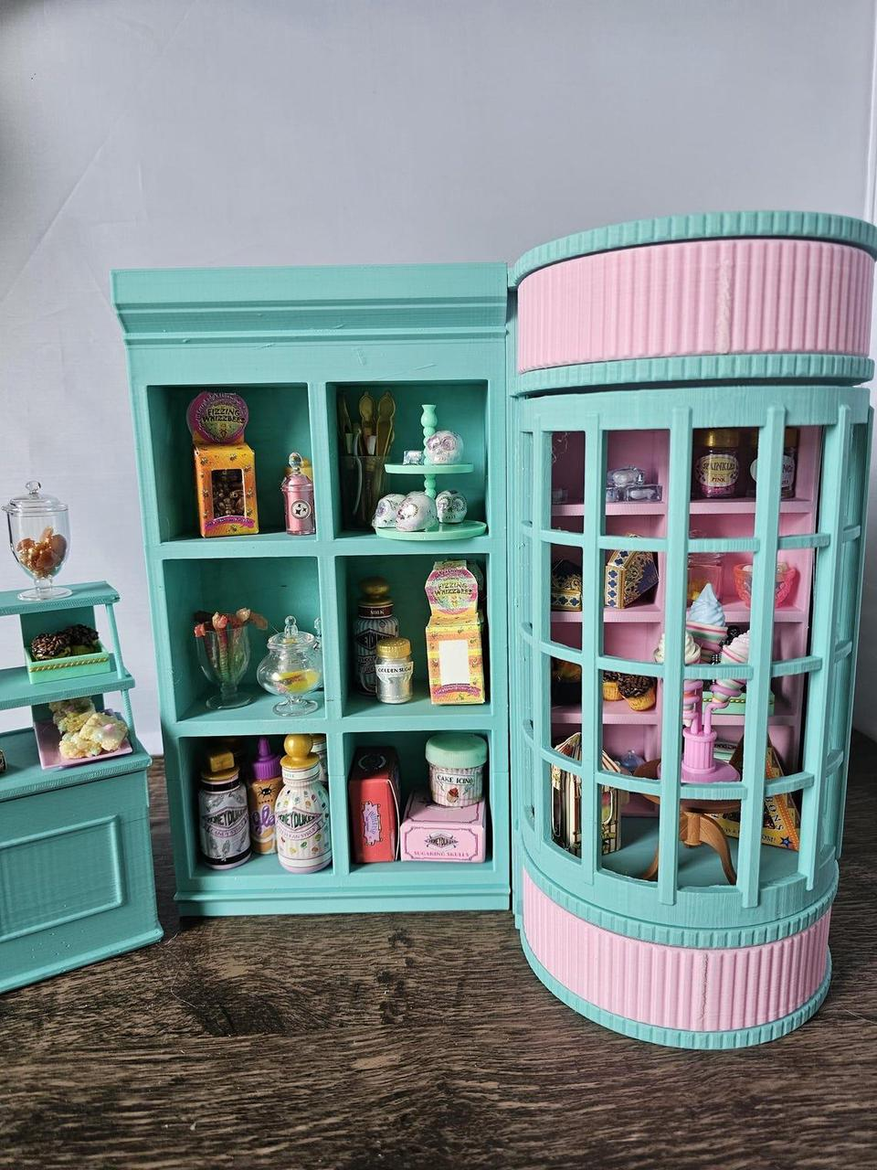 How Lori Built Her Thriving Miniature Business