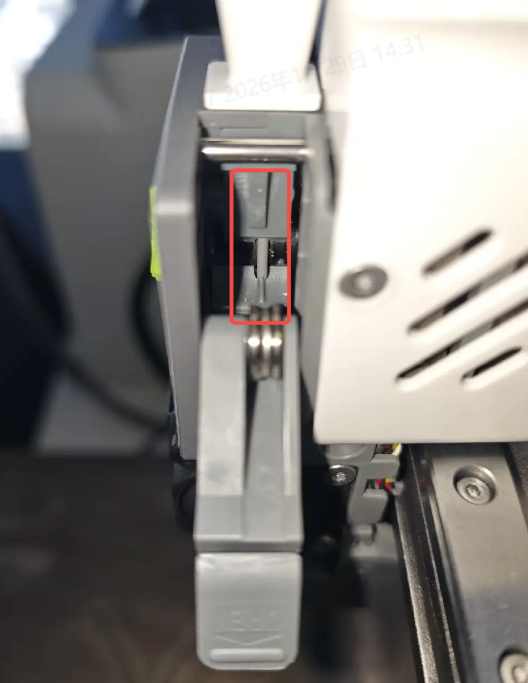 filament enters the Hotend