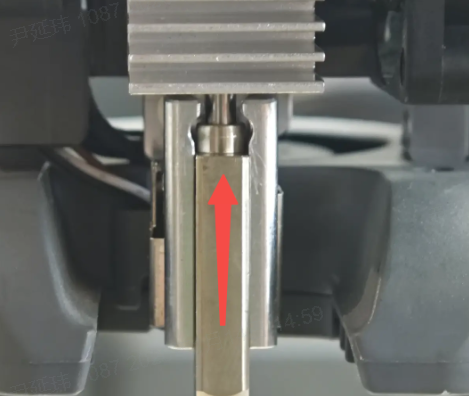 lift the Hotend upward (2)