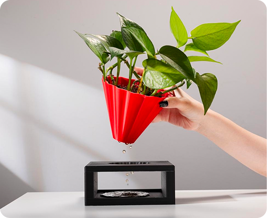 Self-filtering flower pot